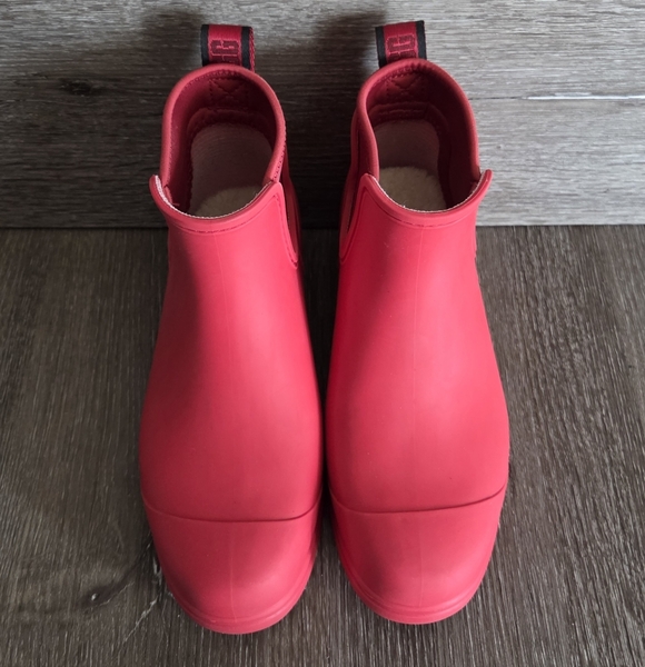 UGG Women's Red Droplet Lug-Sole Waterproof Rain Boots - 7 - Red - Picture 3 of 8